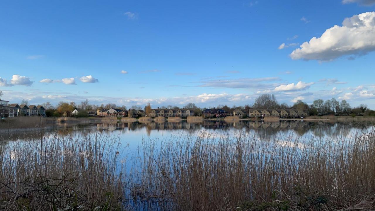 Cotswolds Lakehouse, With Hot Tub & Spa Access, Lower Mill Estate Somerford Keynes Luaran gambar