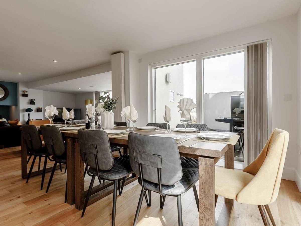 Cotswolds Lakehouse, With Hot Tub & Spa Access, Lower Mill Estate Somerford Keynes Luaran gambar