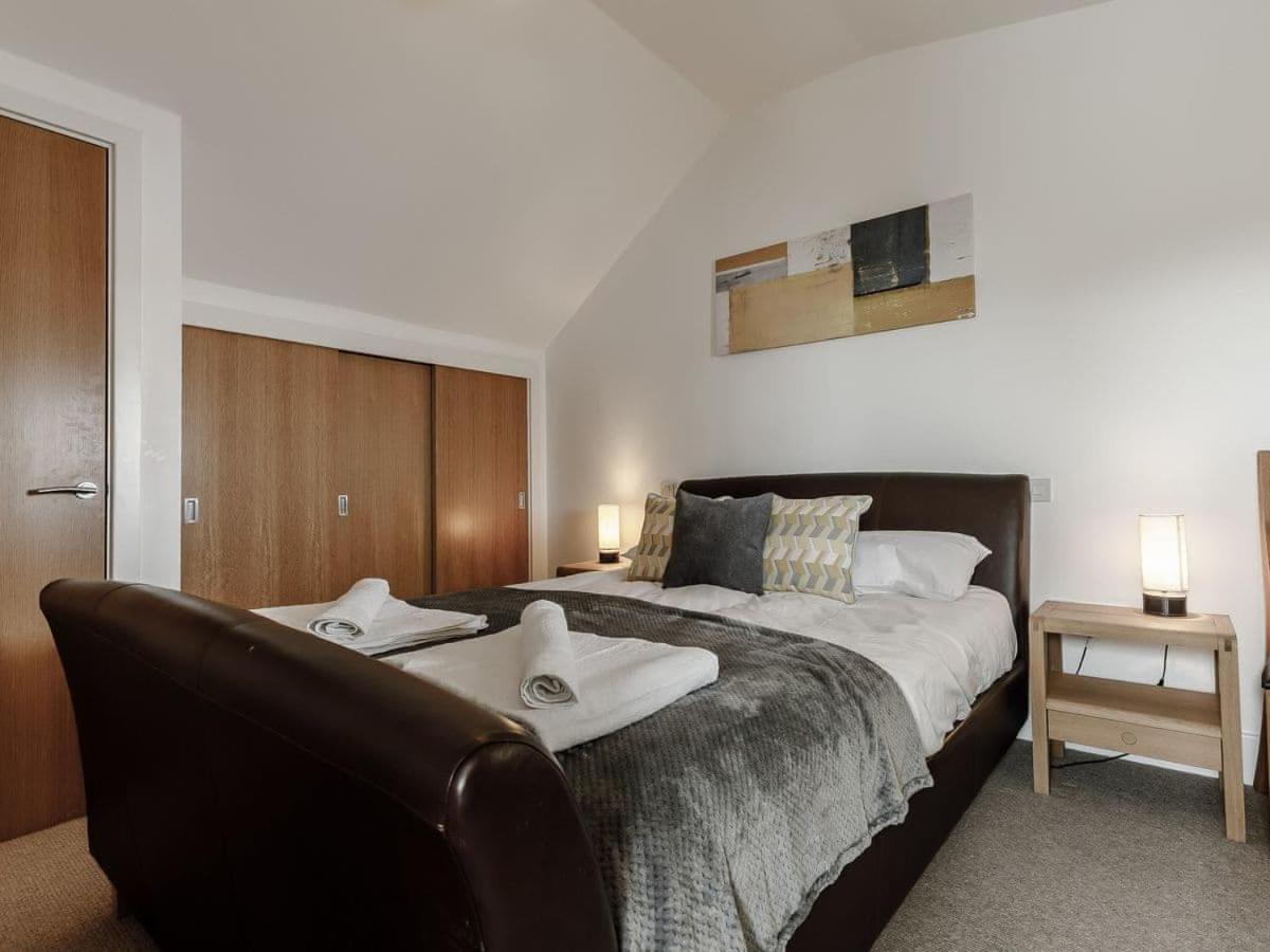 Cotswolds Lakehouse, With Hot Tub & Spa Access, Lower Mill Estate Somerford Keynes Luaran gambar