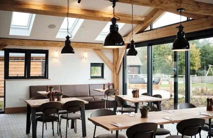 Cotswolds Lakehouse, With Hot Tub & Spa Access, Lower Mill Estate Somerford Keynes Luaran gambar