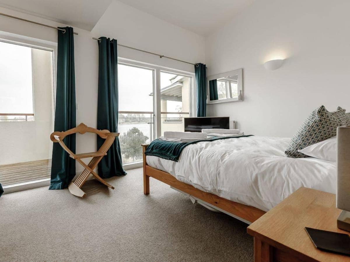 Cotswolds Lakehouse, With Hot Tub & Spa Access, Lower Mill Estate Somerford Keynes Luaran gambar