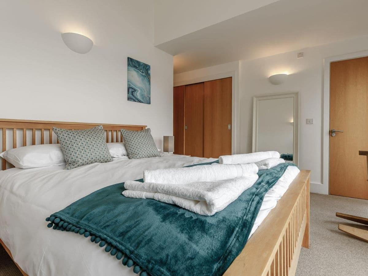 Cotswolds Lakehouse, With Hot Tub & Spa Access, Lower Mill Estate Somerford Keynes Luaran gambar