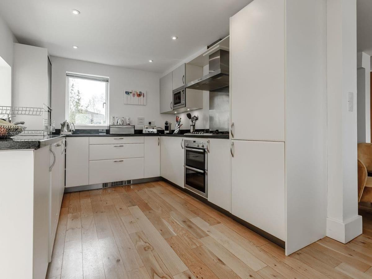 Cotswolds Lakehouse, With Hot Tub & Spa Access, Lower Mill Estate Somerford Keynes Luaran gambar